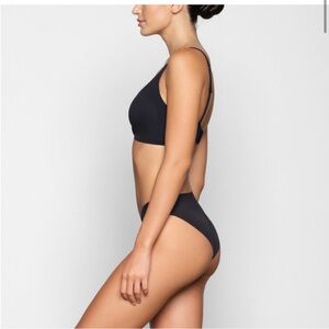 Skims Naked Plunge Bra - NWT - Black